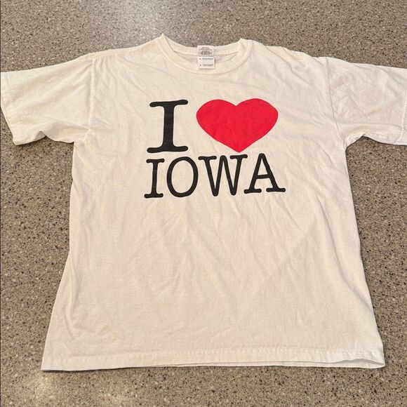 GILDAN I Love Iowa Graphic Heart Short Sleeve Tee - Picture 4 of 8